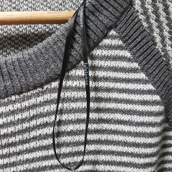 Lululemon Striped Crew Sweater - Size 4 - Picture 3 of 4
